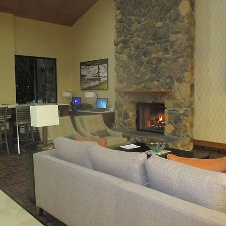 Crossroads Hotel & Event Center Fort Dodge Bagian luar foto