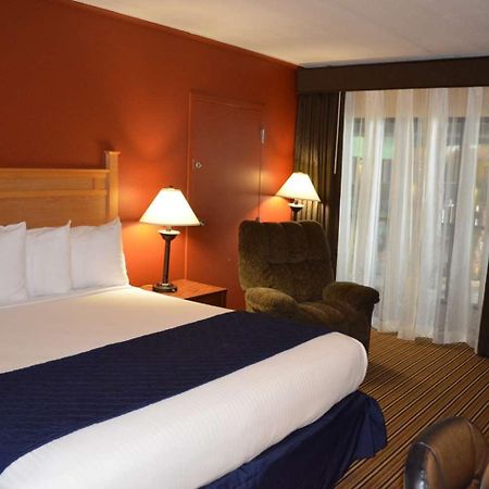 Crossroads Hotel & Event Center Fort Dodge Bagian luar foto