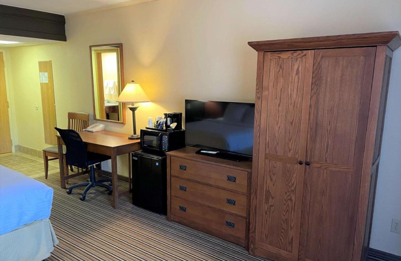 Crossroads Hotel & Event Center Fort Dodge Bagian luar foto