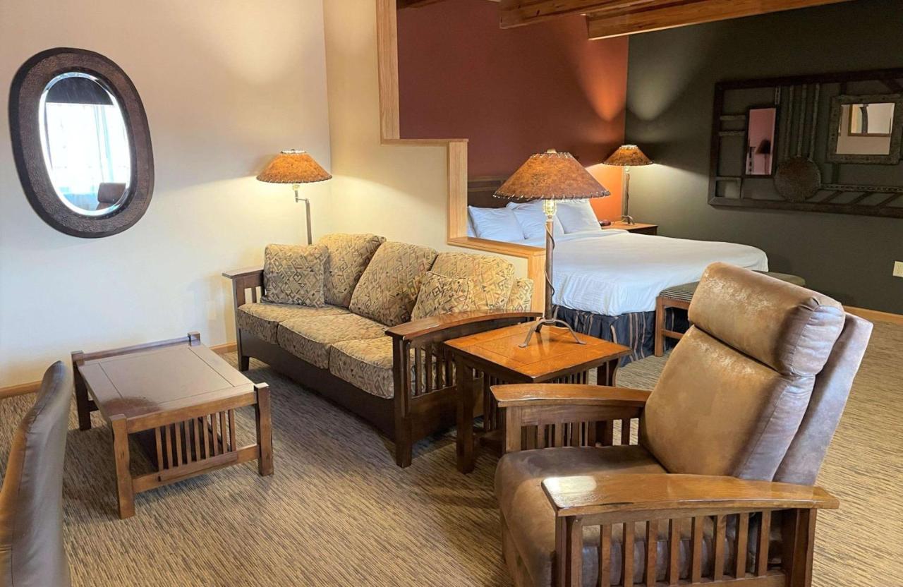 Crossroads Hotel & Event Center Fort Dodge Bagian luar foto