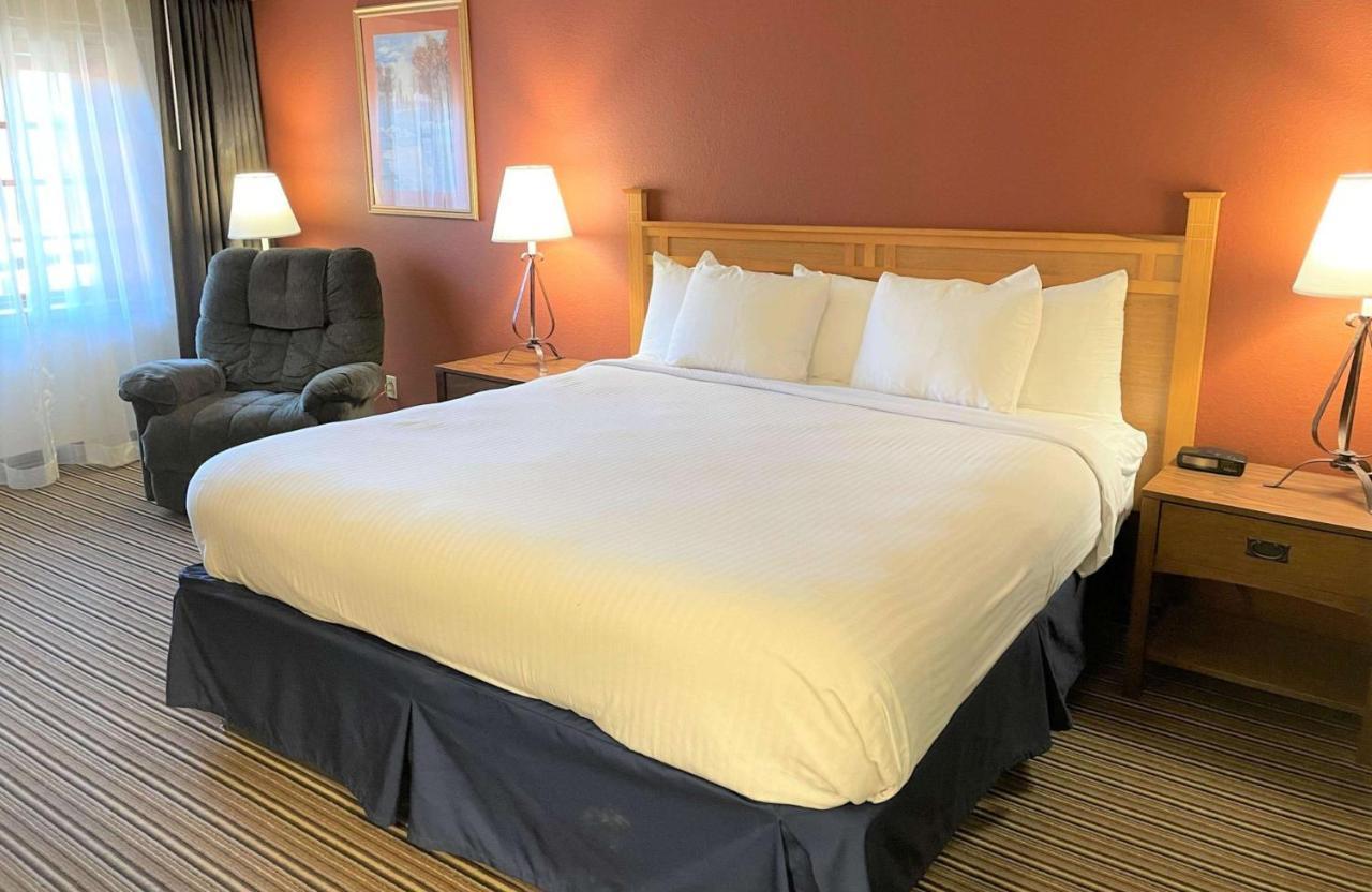 Crossroads Hotel & Event Center Fort Dodge Bagian luar foto