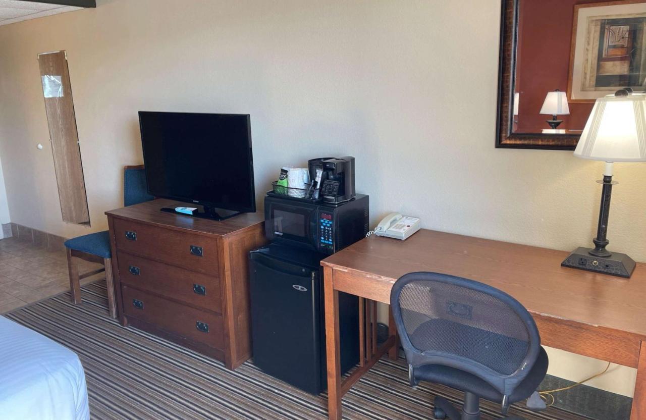 Crossroads Hotel & Event Center Fort Dodge Bagian luar foto