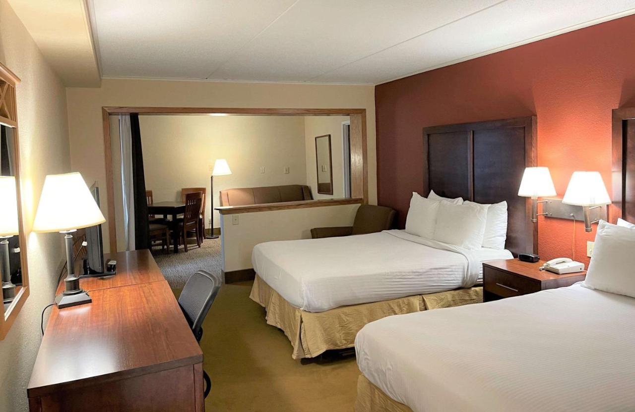 Crossroads Hotel & Event Center Fort Dodge Bagian luar foto