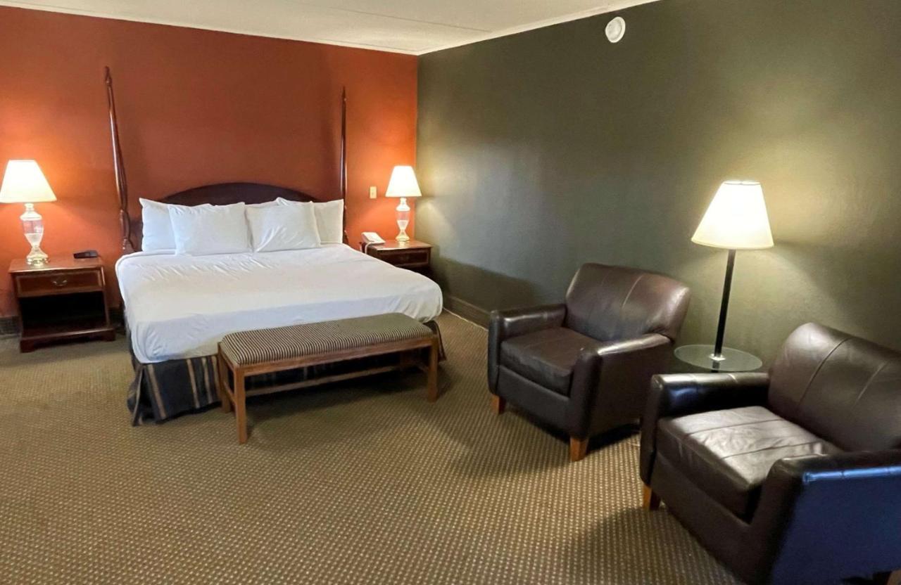 Crossroads Hotel & Event Center Fort Dodge Bagian luar foto