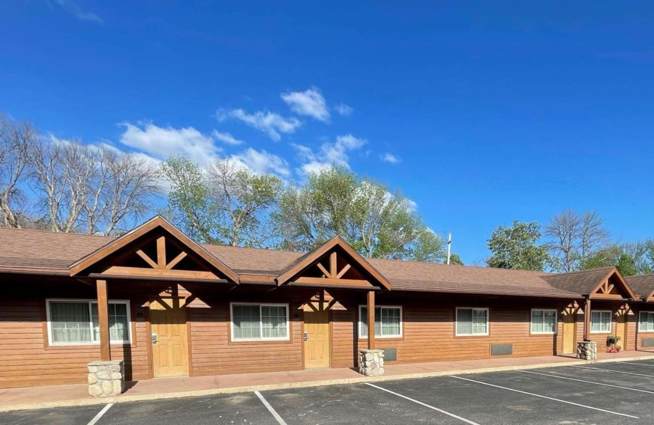 Crossroads Hotel & Event Center Fort Dodge Bagian luar foto