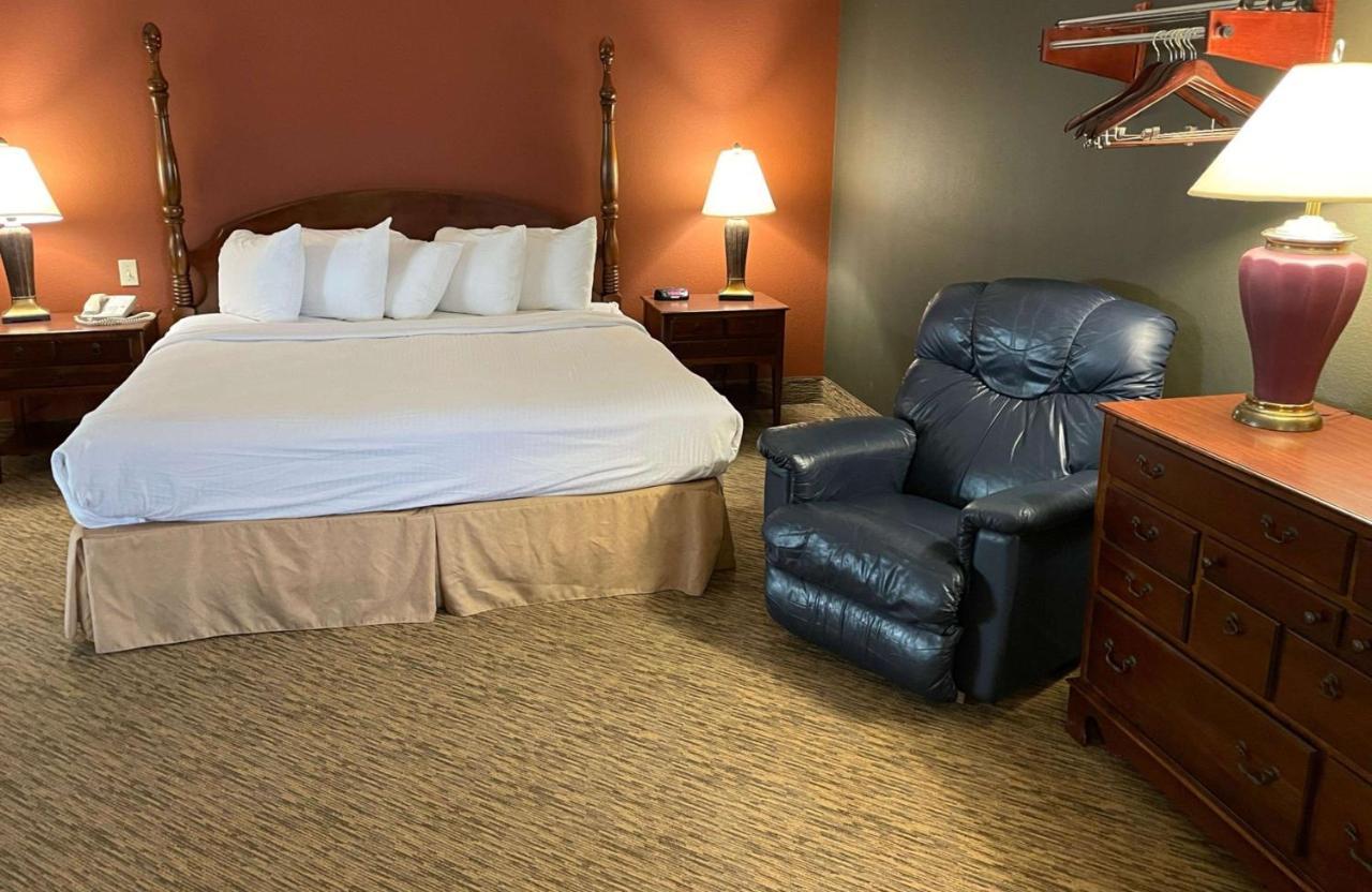 Crossroads Hotel & Event Center Fort Dodge Bagian luar foto