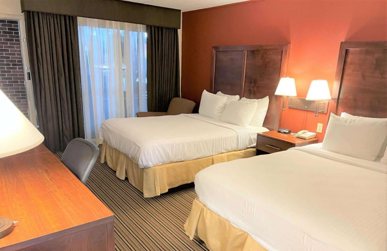Crossroads Hotel & Event Center Fort Dodge Bagian luar foto