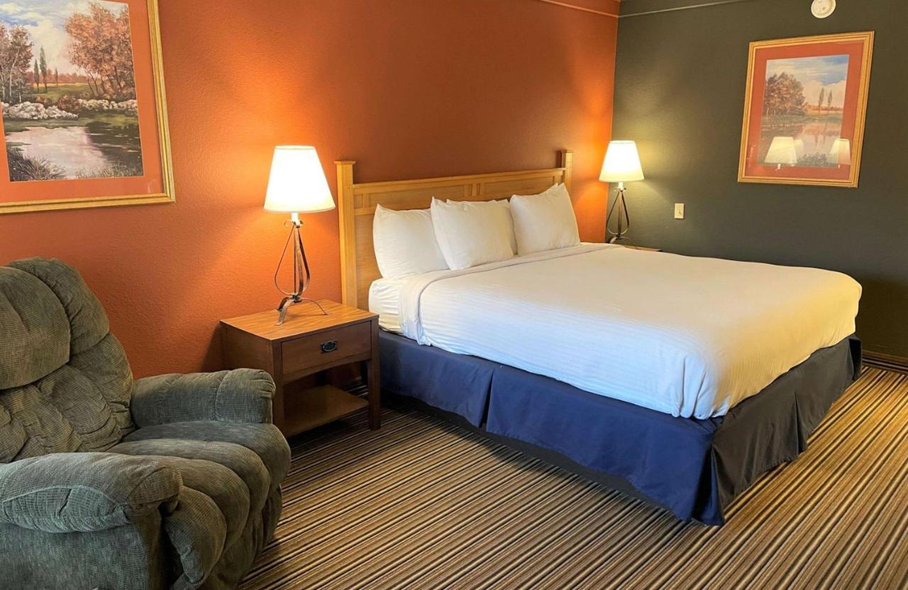 Crossroads Hotel & Event Center Fort Dodge Bagian luar foto