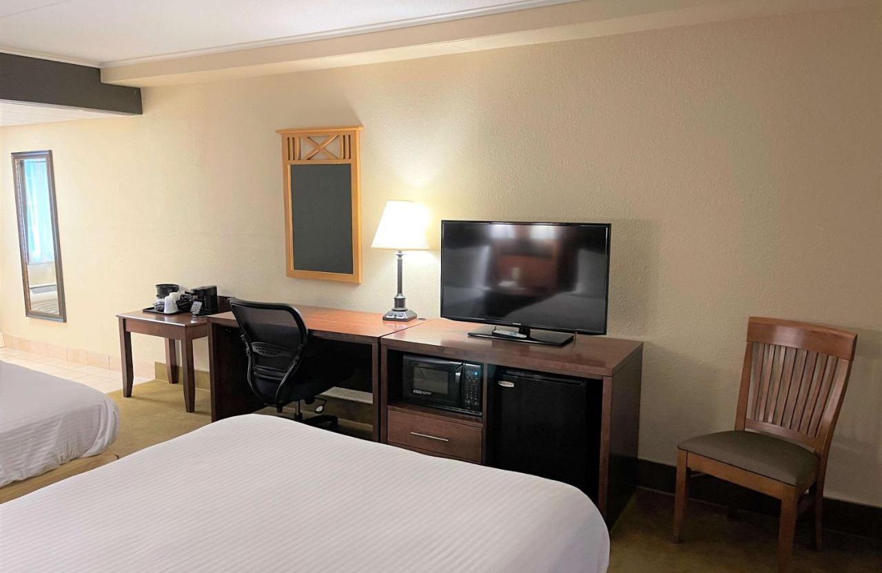 Crossroads Hotel & Event Center Fort Dodge Bagian luar foto