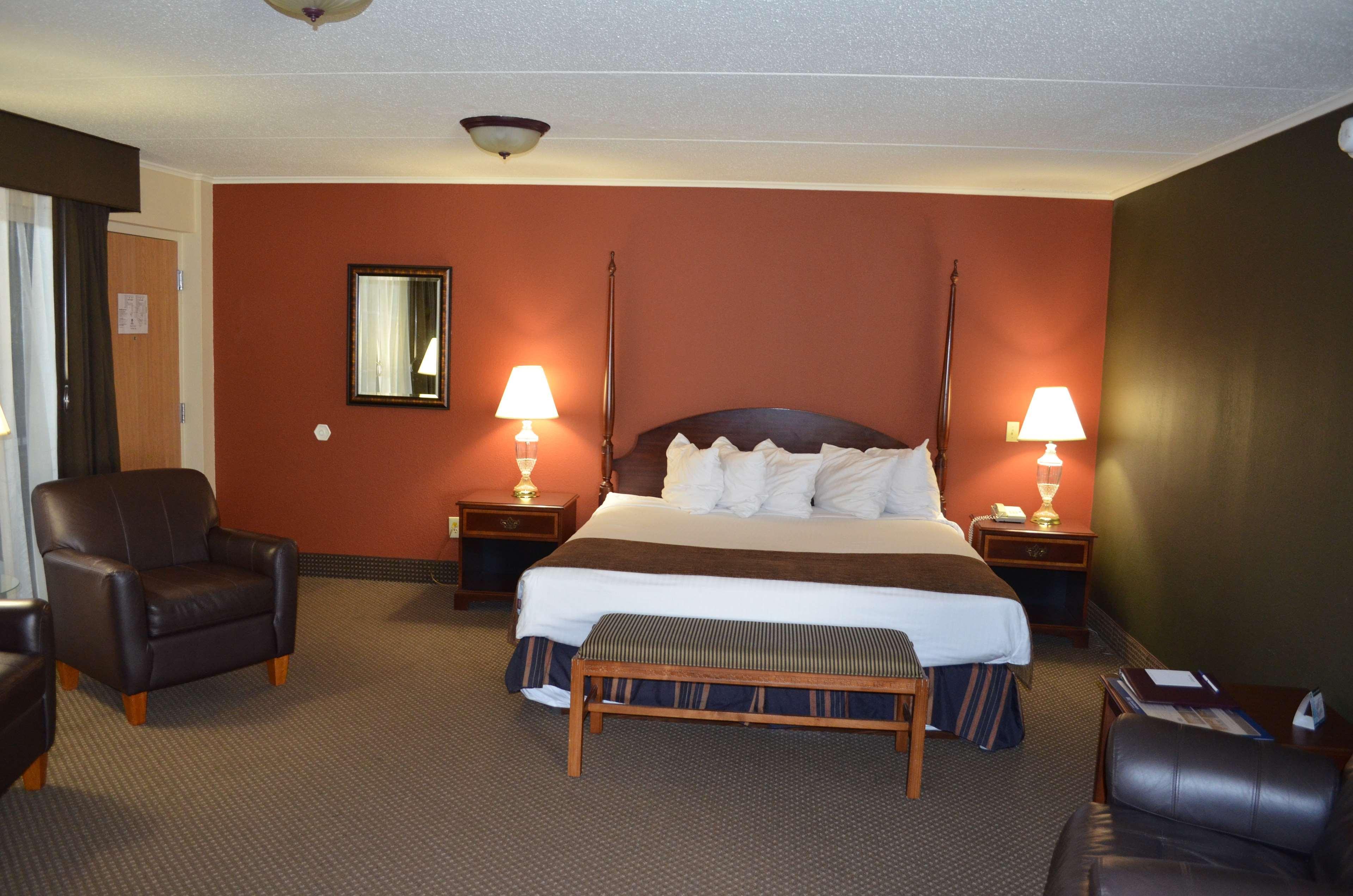 Crossroads Hotel & Event Center Fort Dodge Bagian luar foto