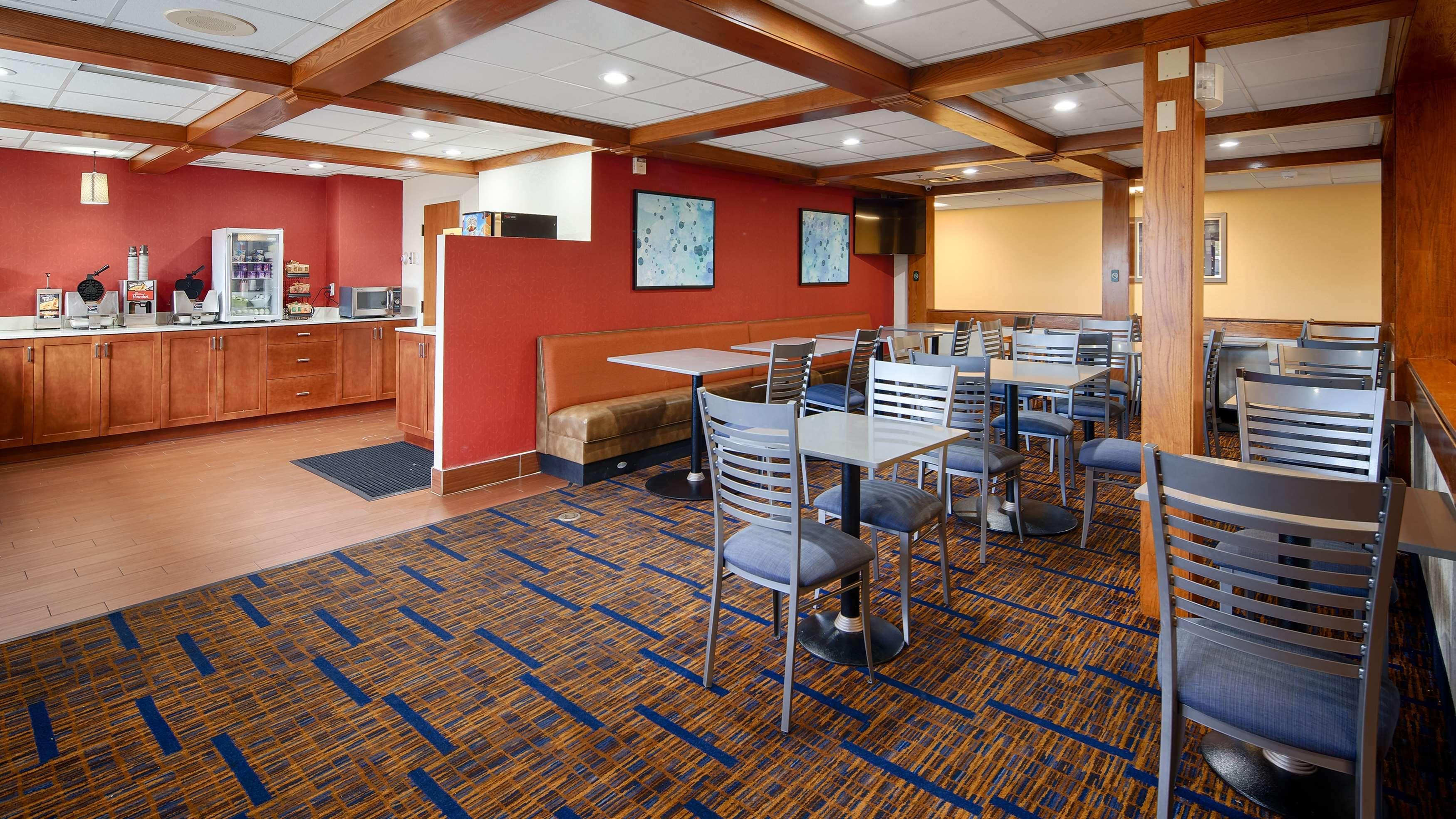 Crossroads Hotel & Event Center Fort Dodge Bagian luar foto