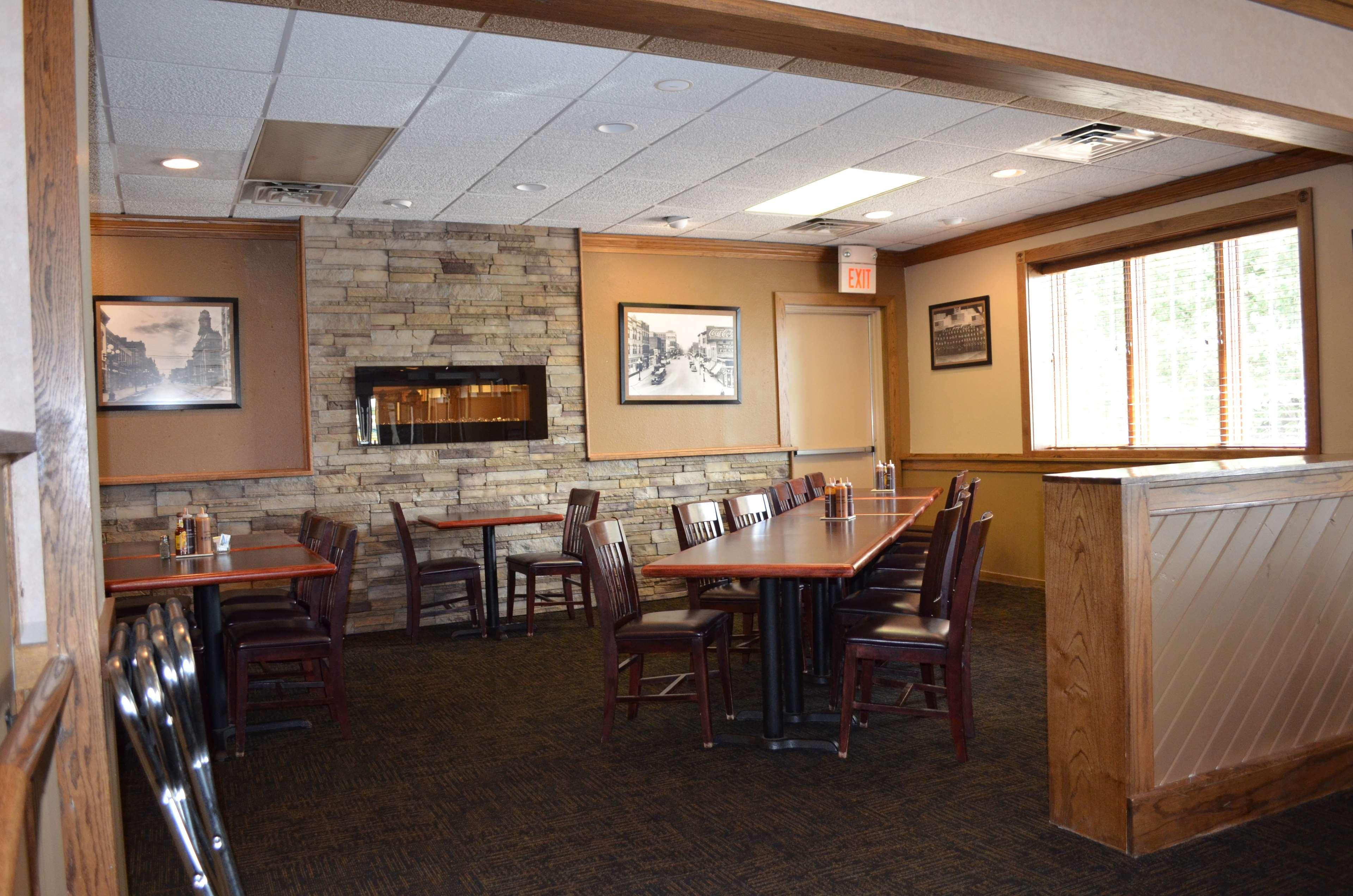 Crossroads Hotel & Event Center Fort Dodge Bagian luar foto