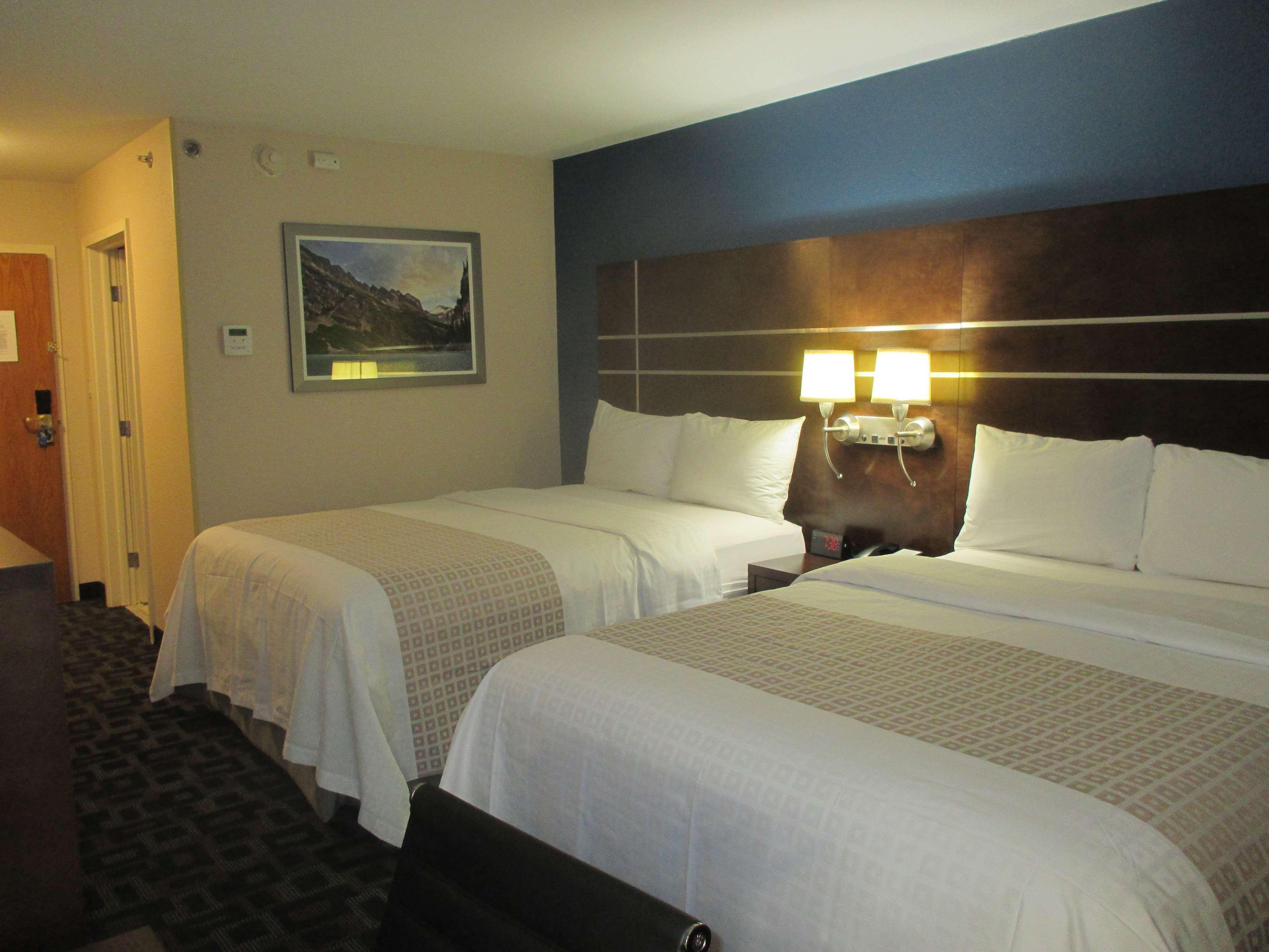 Crossroads Hotel & Event Center Fort Dodge Bagian luar foto