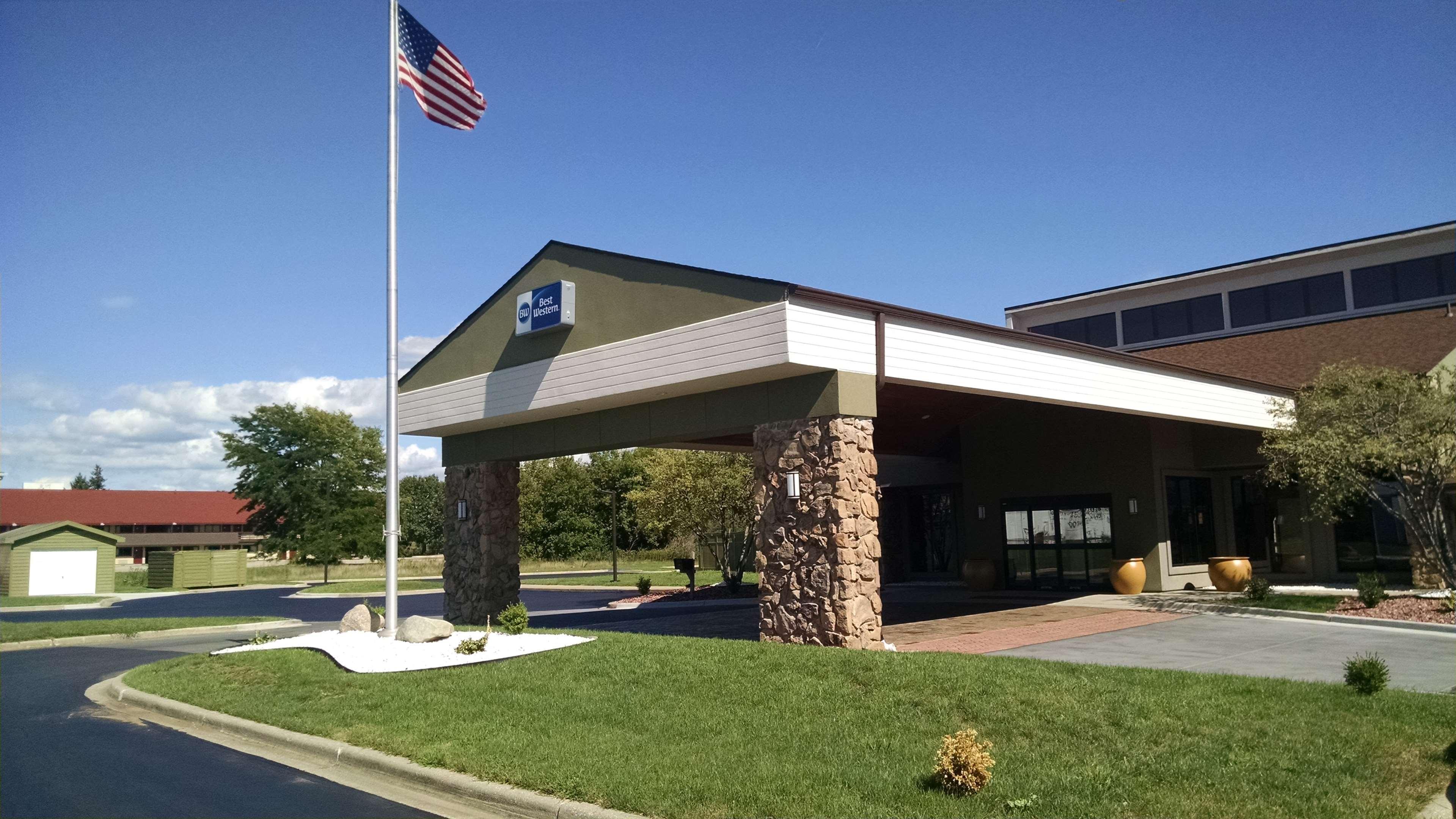 Crossroads Hotel & Event Center Fort Dodge Bagian luar foto