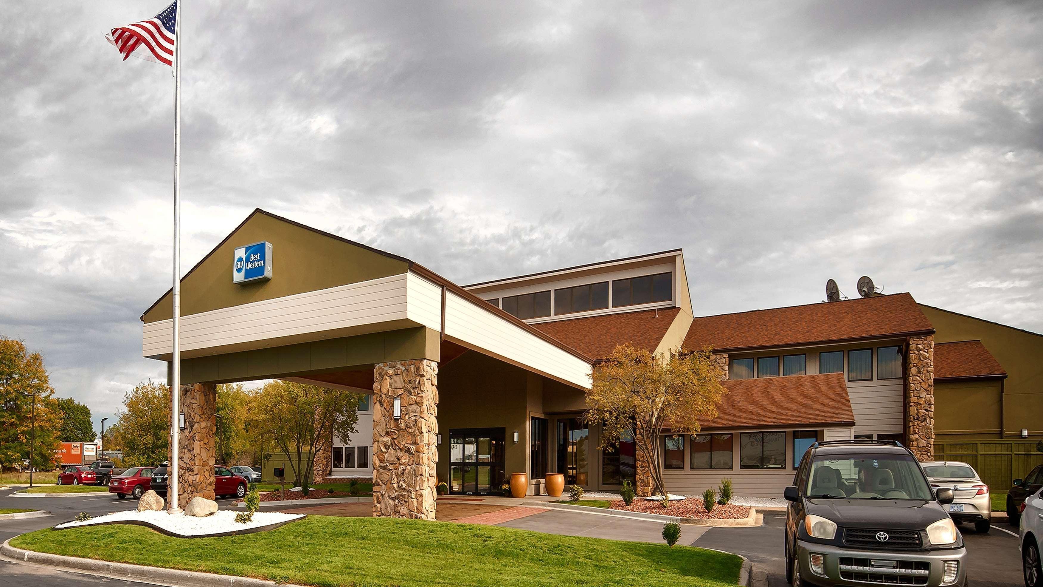 Crossroads Hotel & Event Center Fort Dodge Bagian luar foto