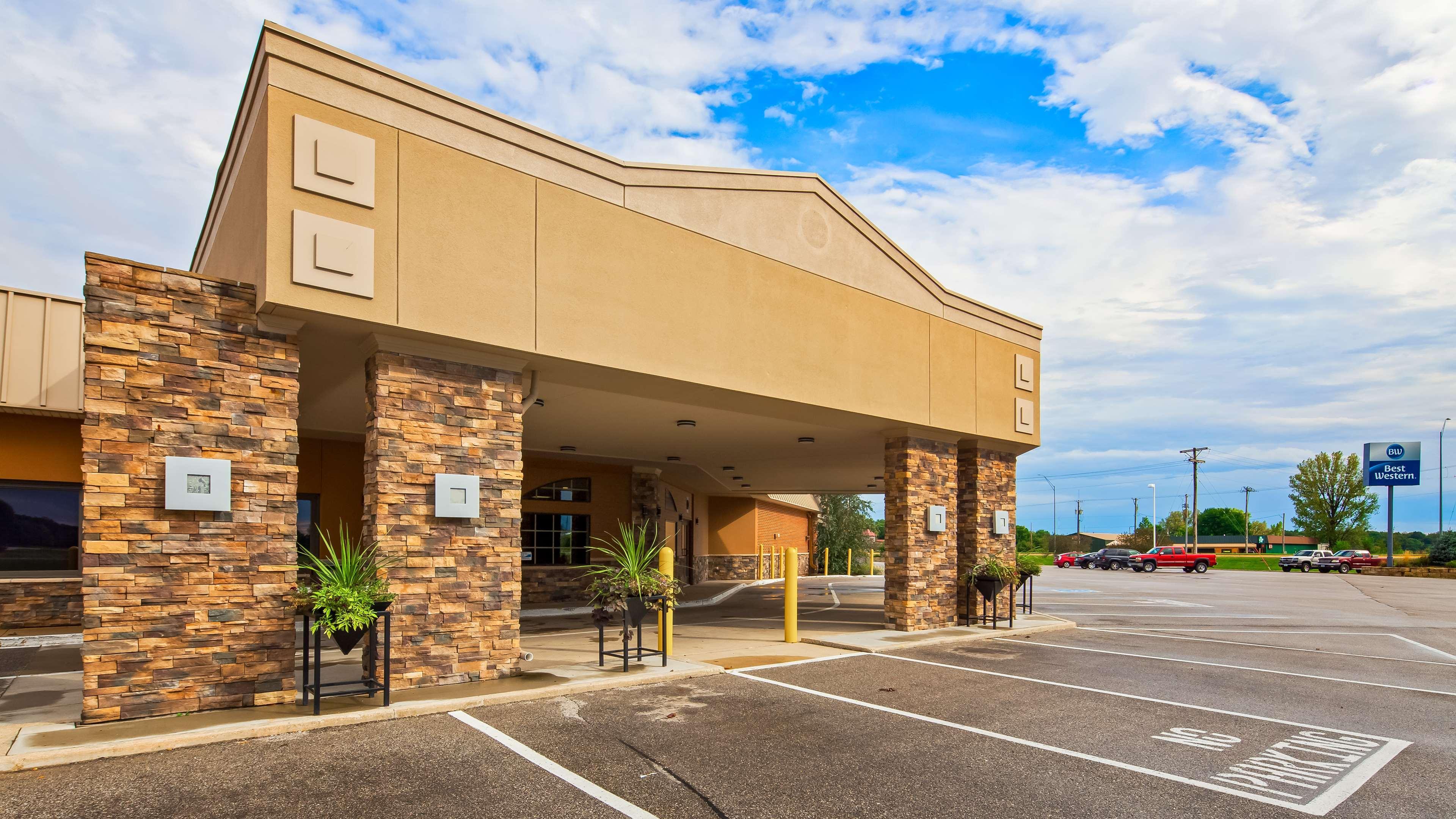 Crossroads Hotel & Event Center Fort Dodge Bagian luar foto