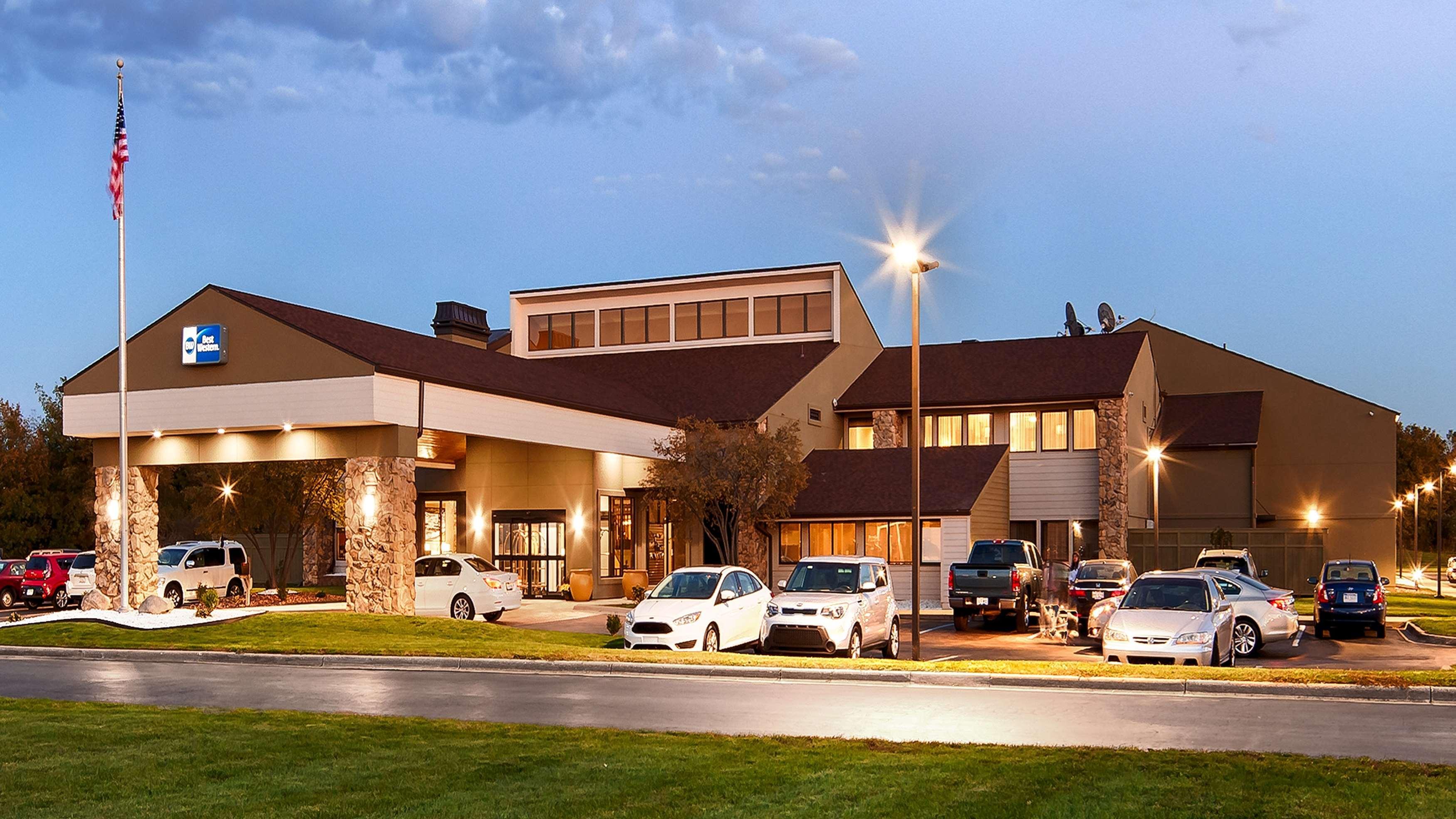 Crossroads Hotel & Event Center Fort Dodge Bagian luar foto